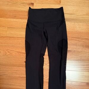 Black Lululemon crop workout pants